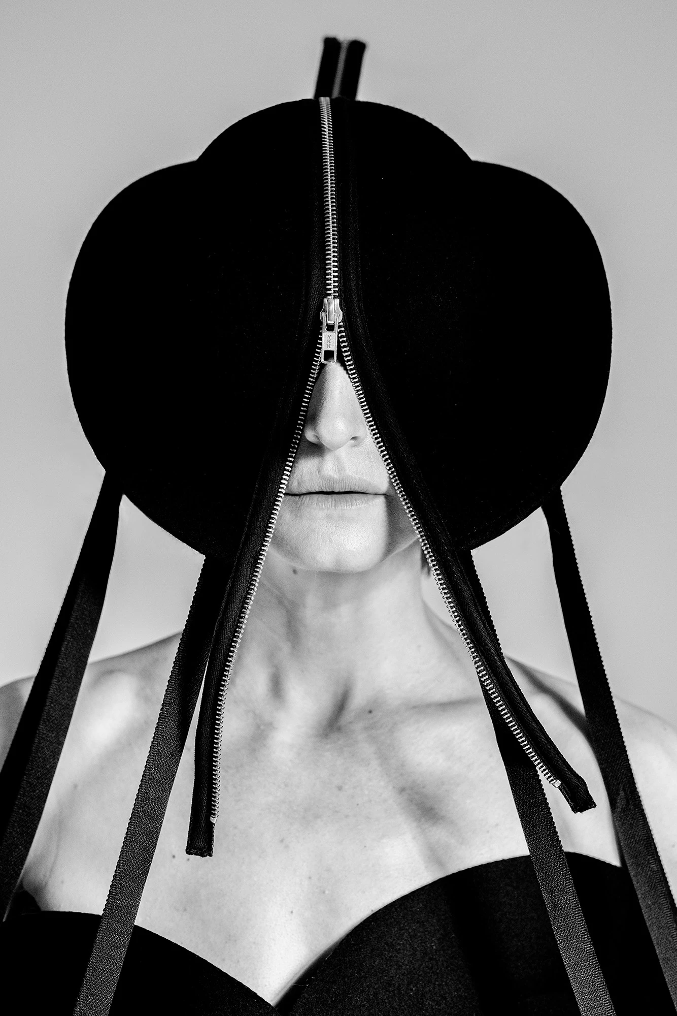 DZHUS ABSOLUTE collection avant-garde black hat with zipper detail, fashion editorial by Julia Jaracz